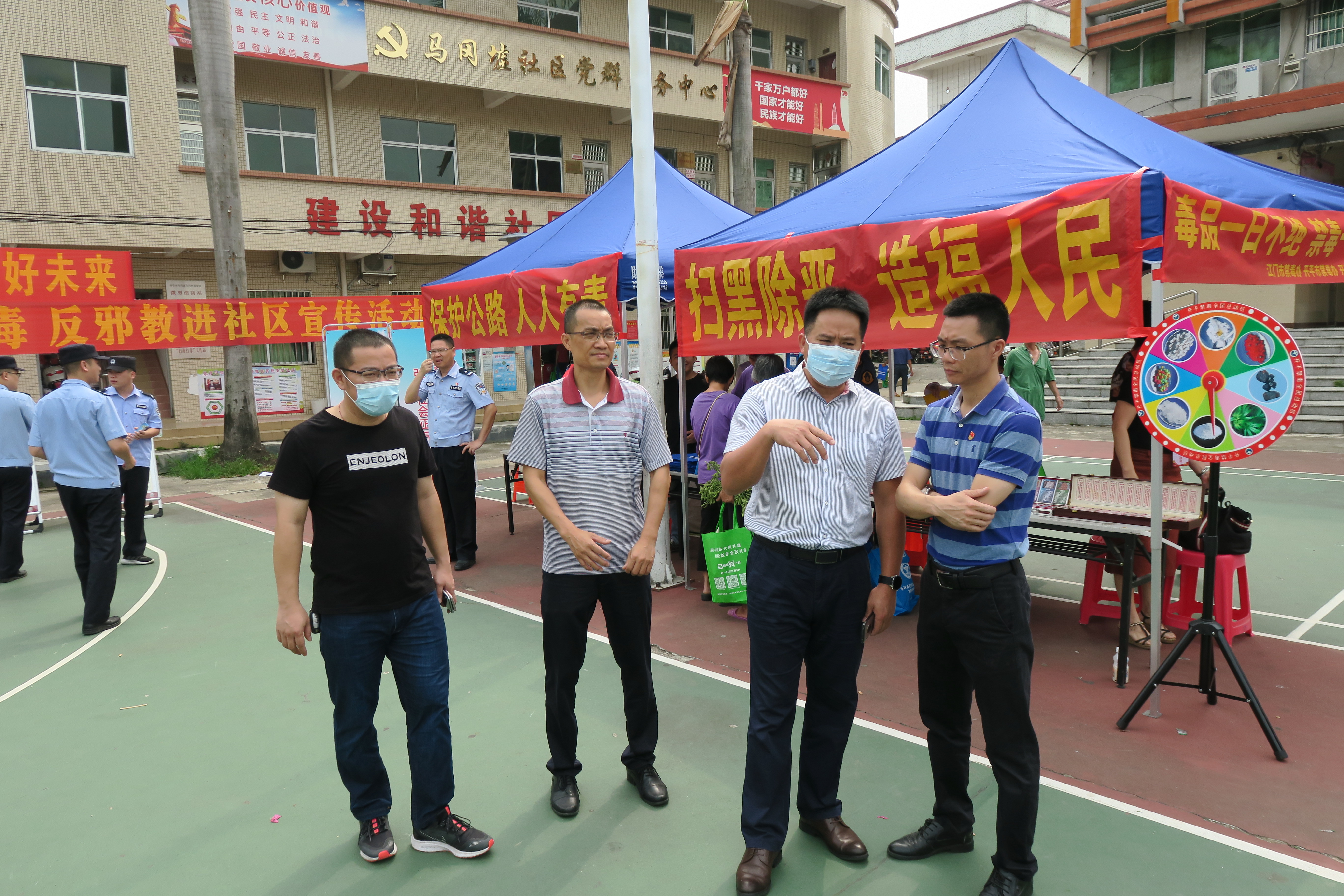 市交通运输局联合多部门深入开展“路政宣传月”“扫黑除恶专项斗争”宣传主题党日活动3.JPG