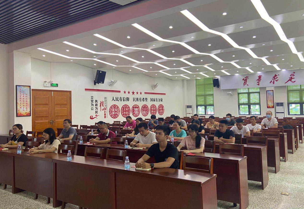 学员们参加培训现场.png