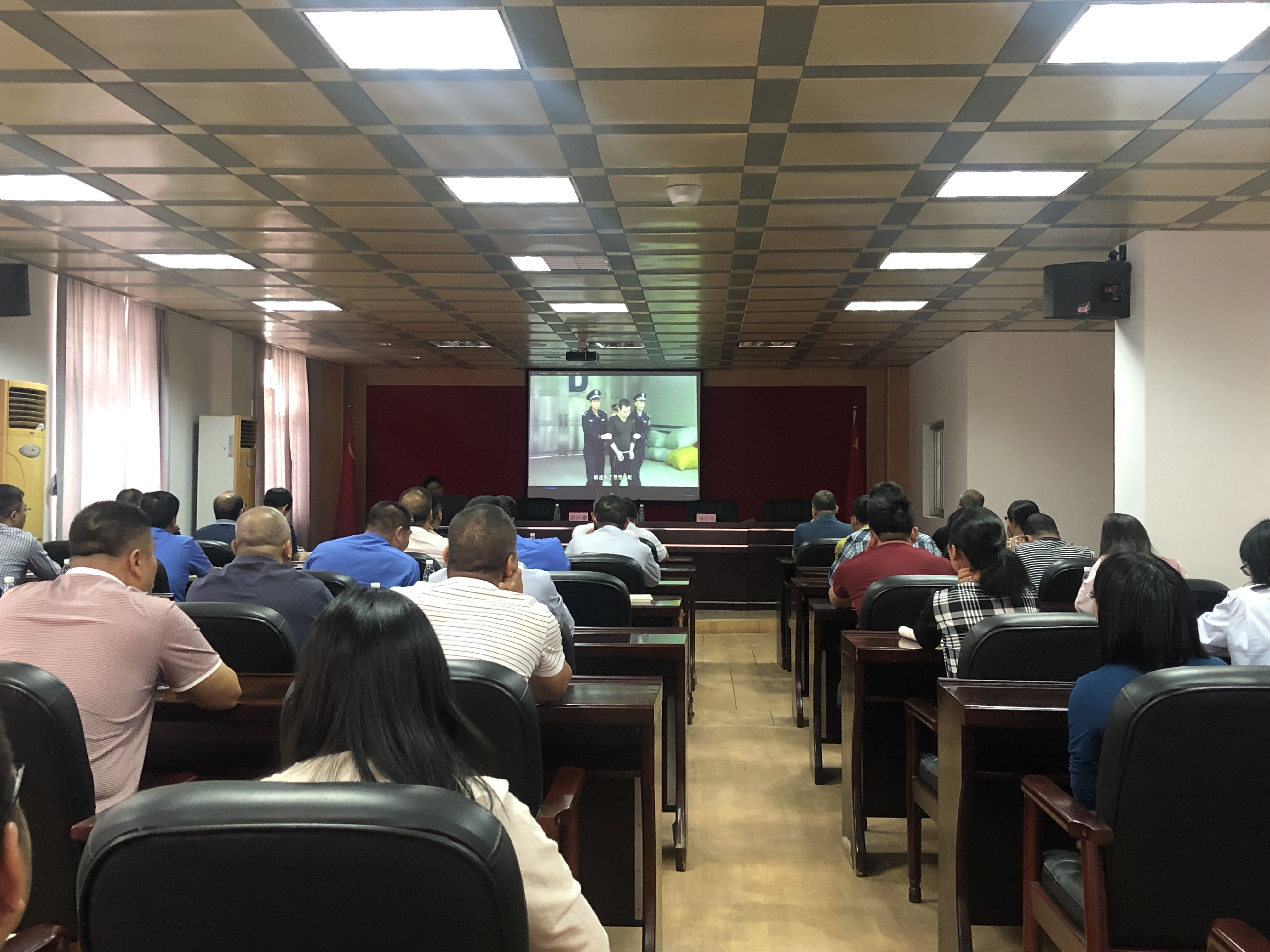 严守纪律规矩   筑牢思想防线（城管局警示教育宣讲会）.jpg