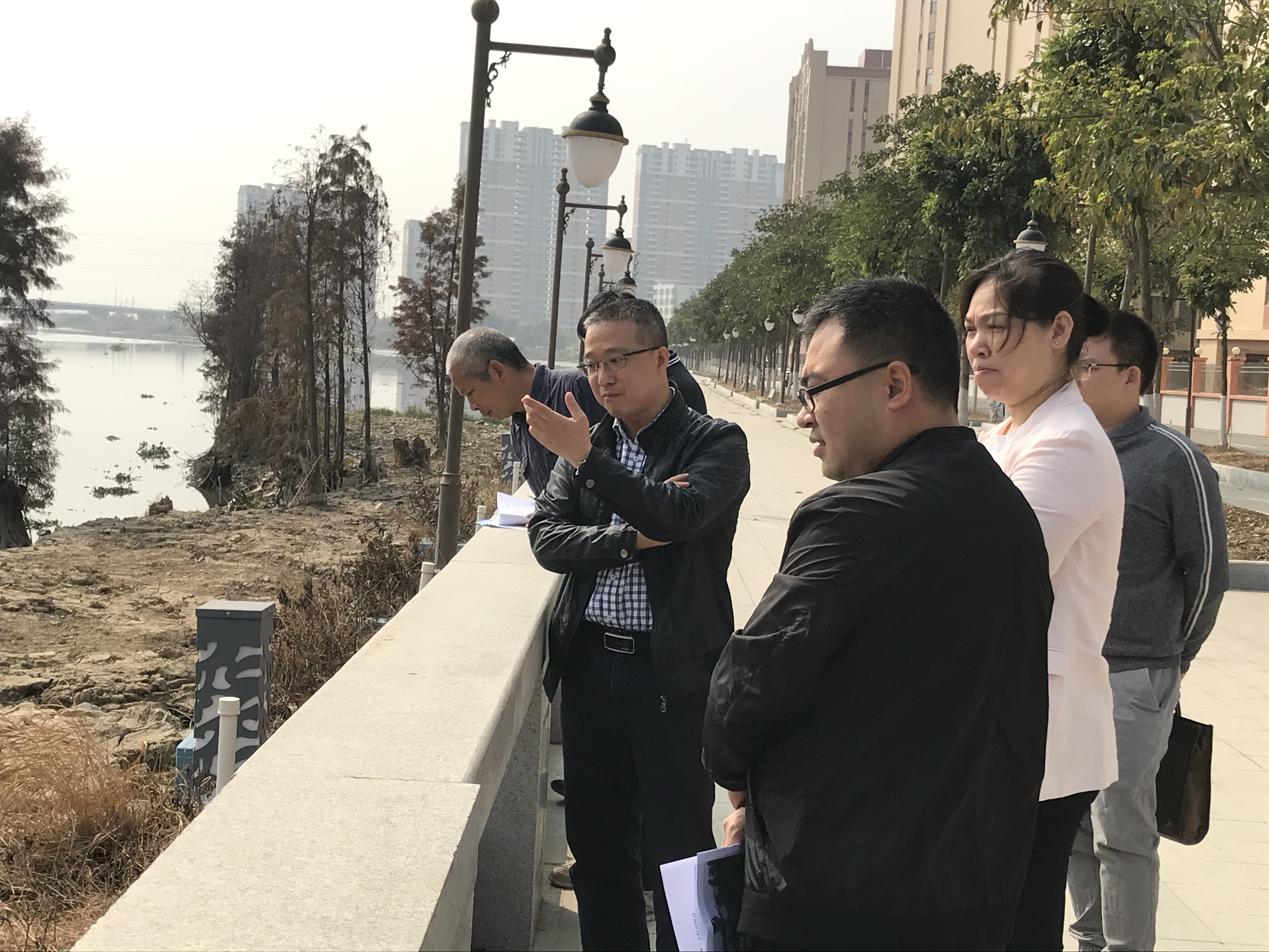 中山堤景柏湾段河滩地巡查整治.jpg