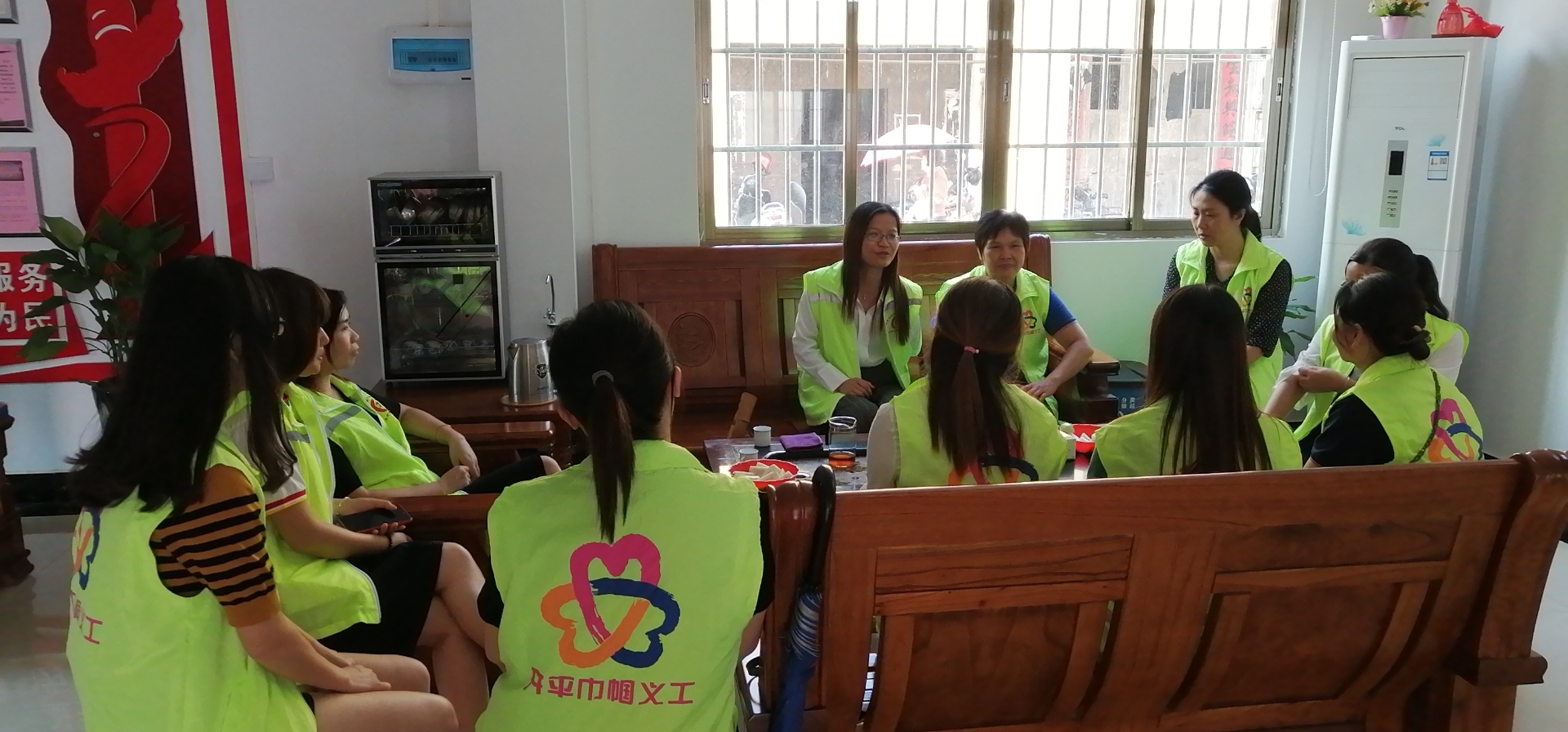 6组织妇女干部参加社会指导员业务知识培训.jpg
