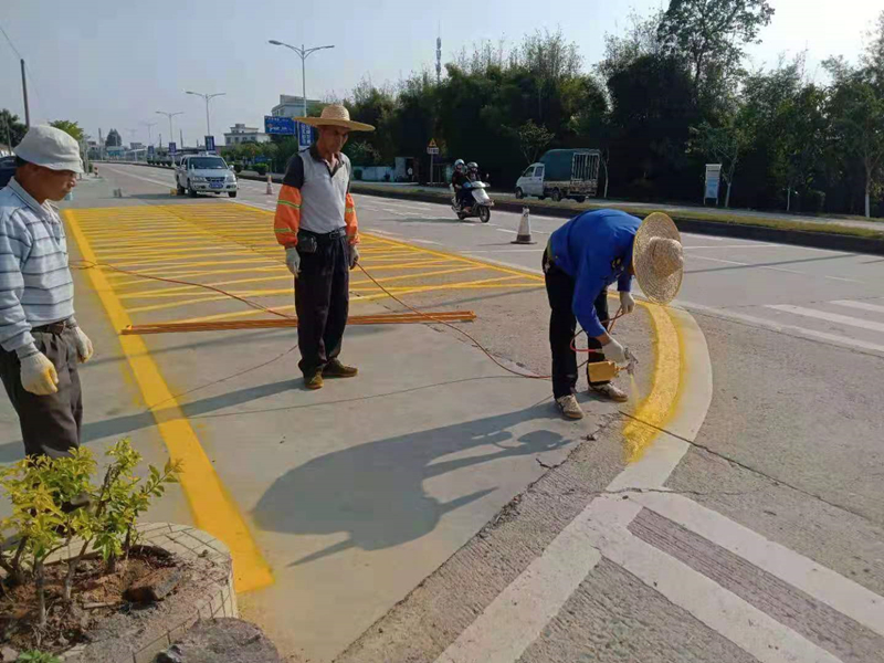 1在立新水库路口两旁加装警示标识_副本.jpg