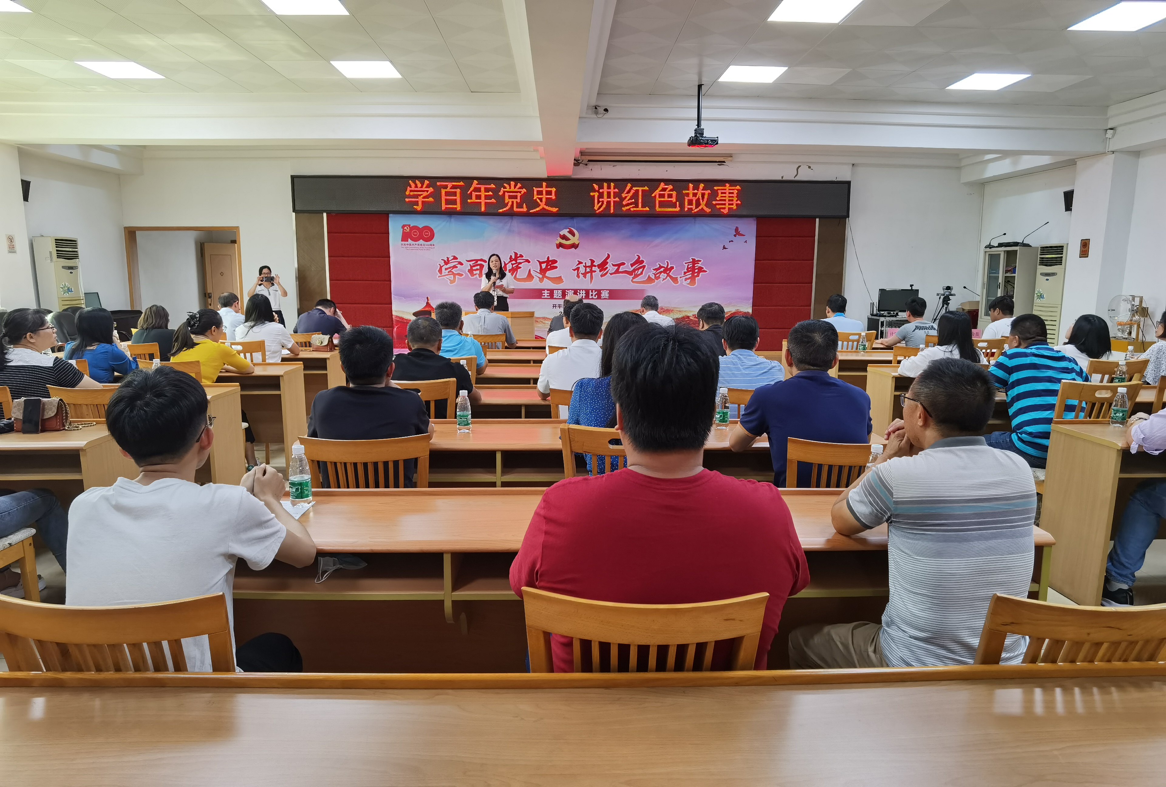主题演讲比赛现场.jpg
