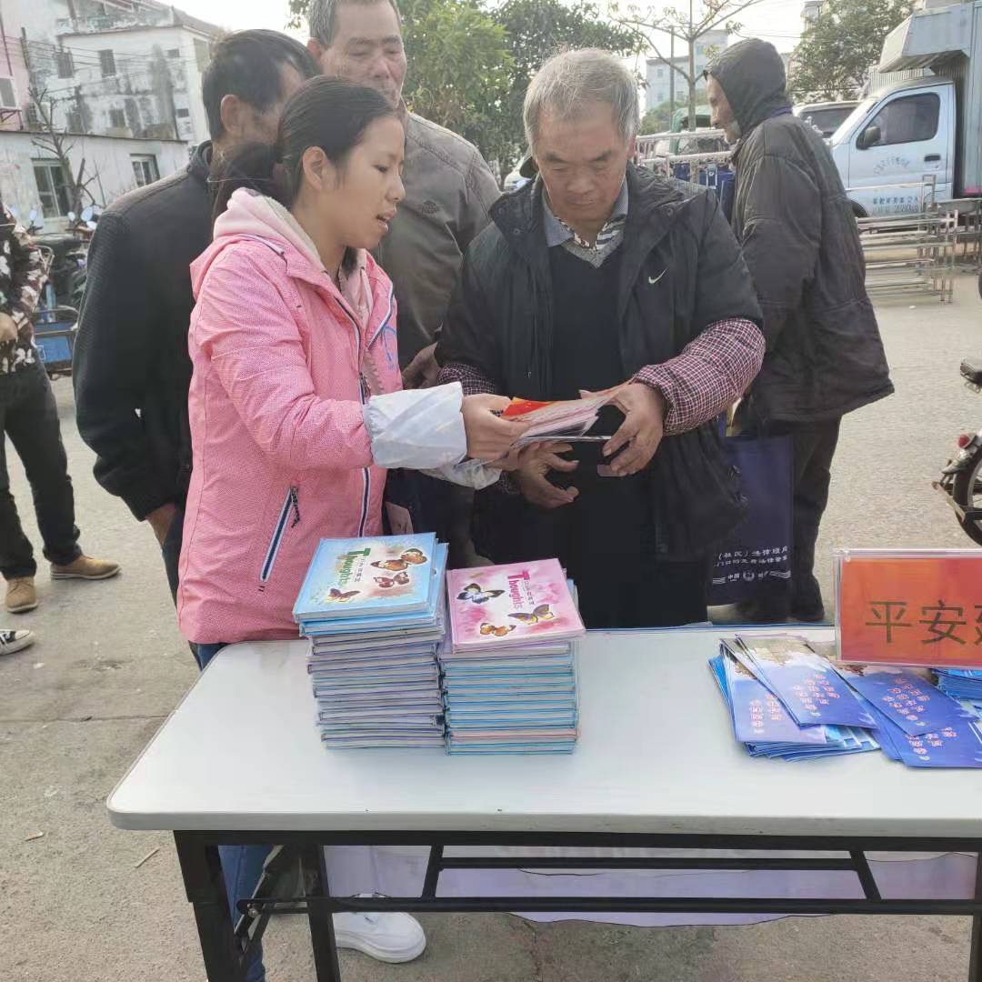 为村民讲解知识 (2).jpg