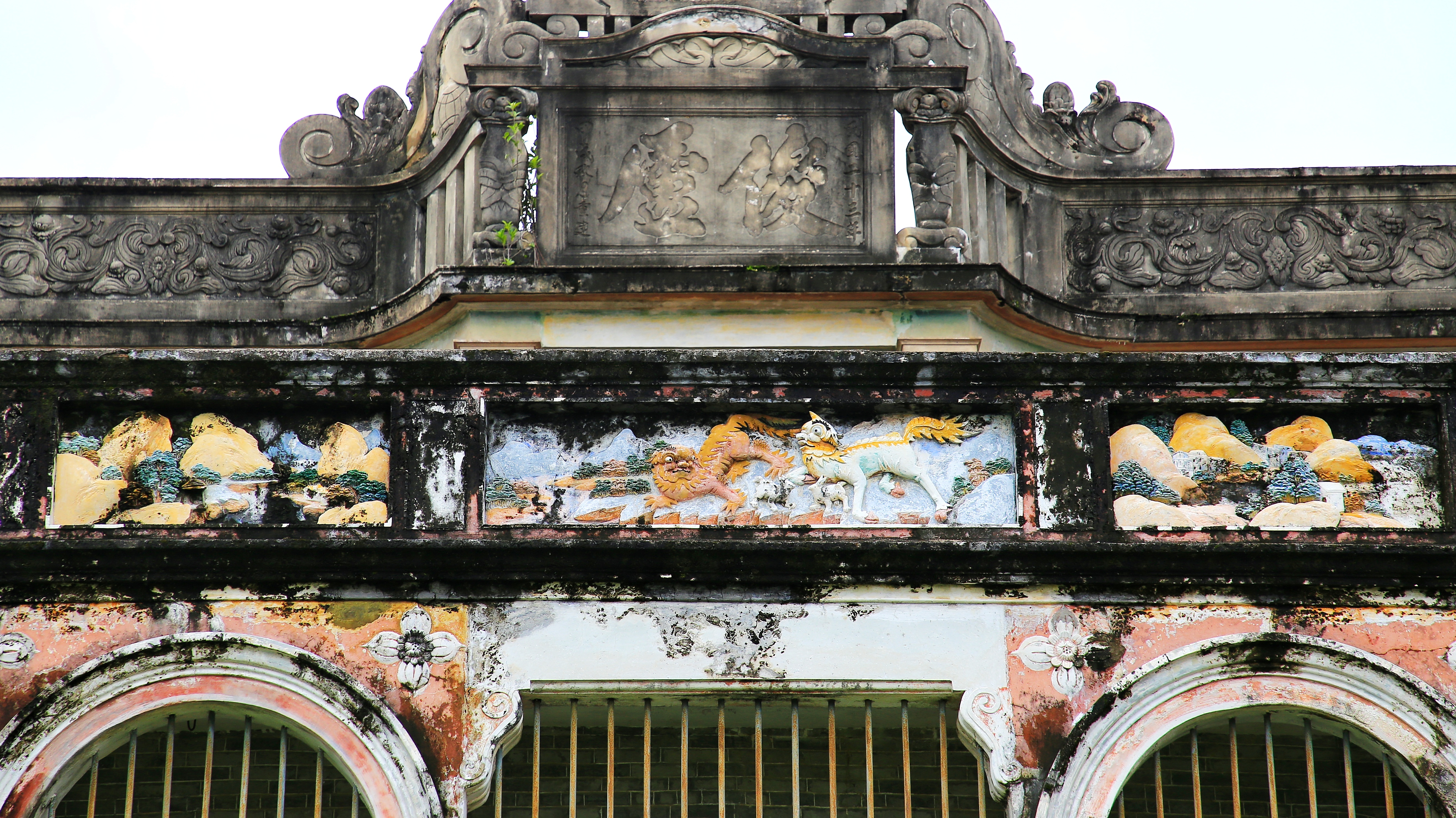 亚星
赤坎虾村耀华坊庐宅灰塑（关万全摄） .jpg