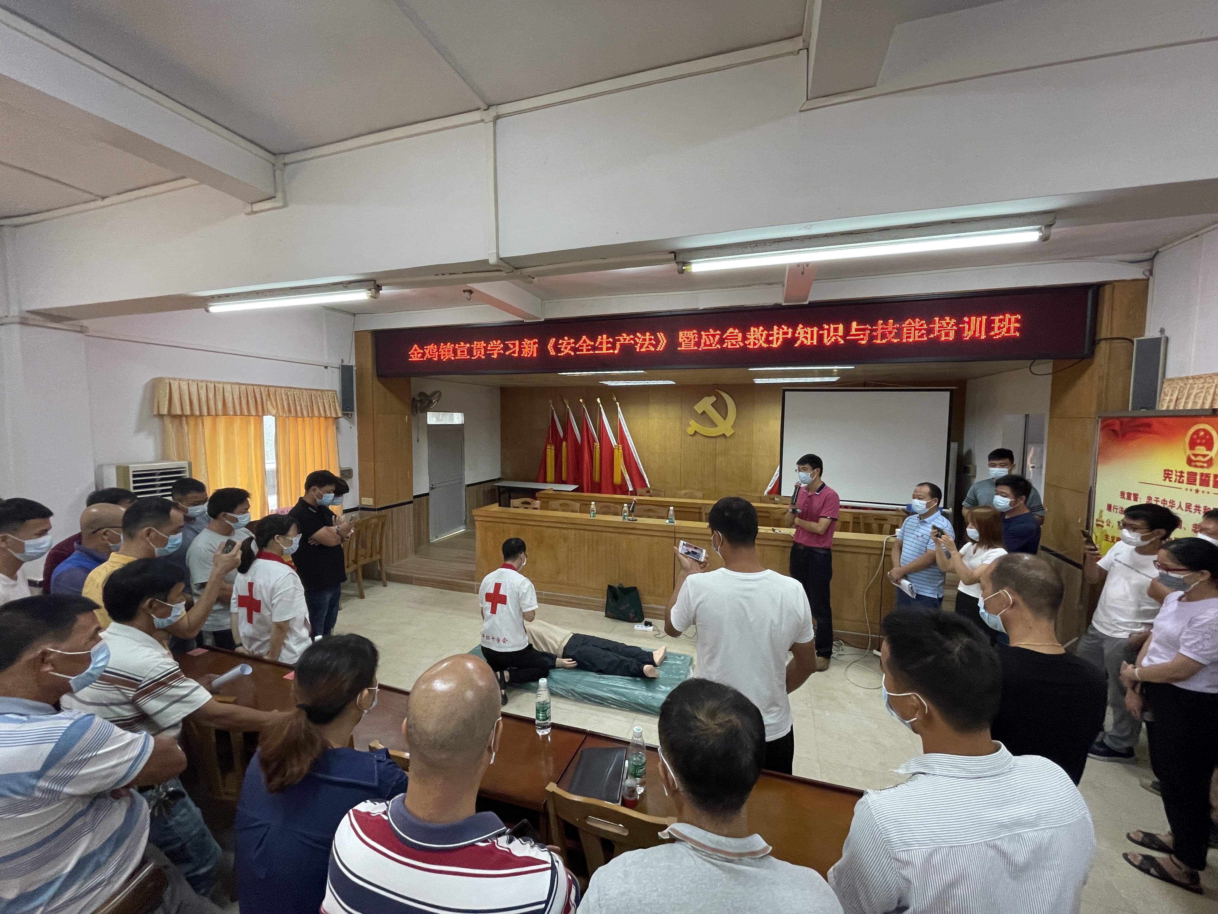 应急救护知识与技能培训.JPG