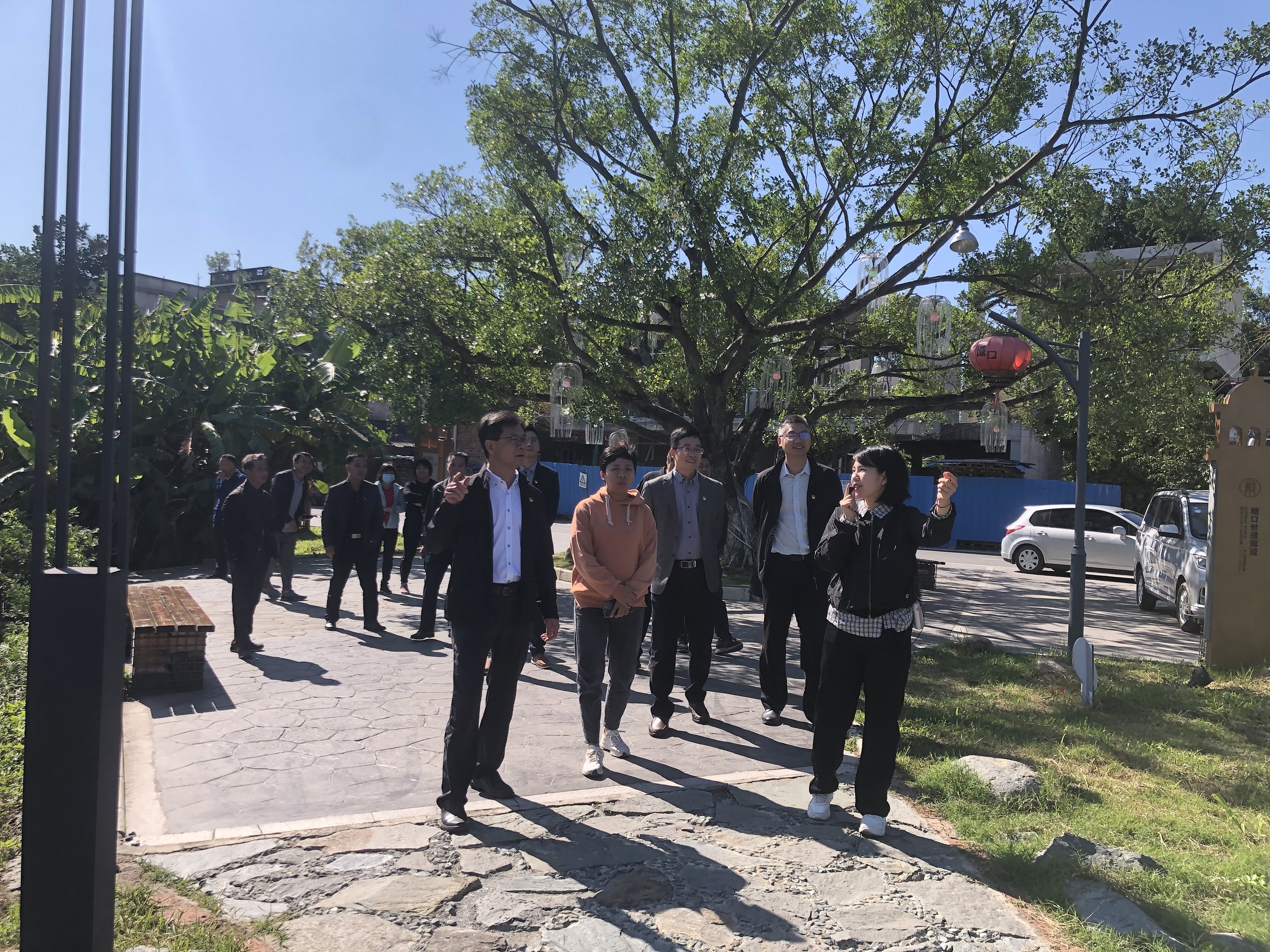 1参观强亚村乡村振兴情况.jpg