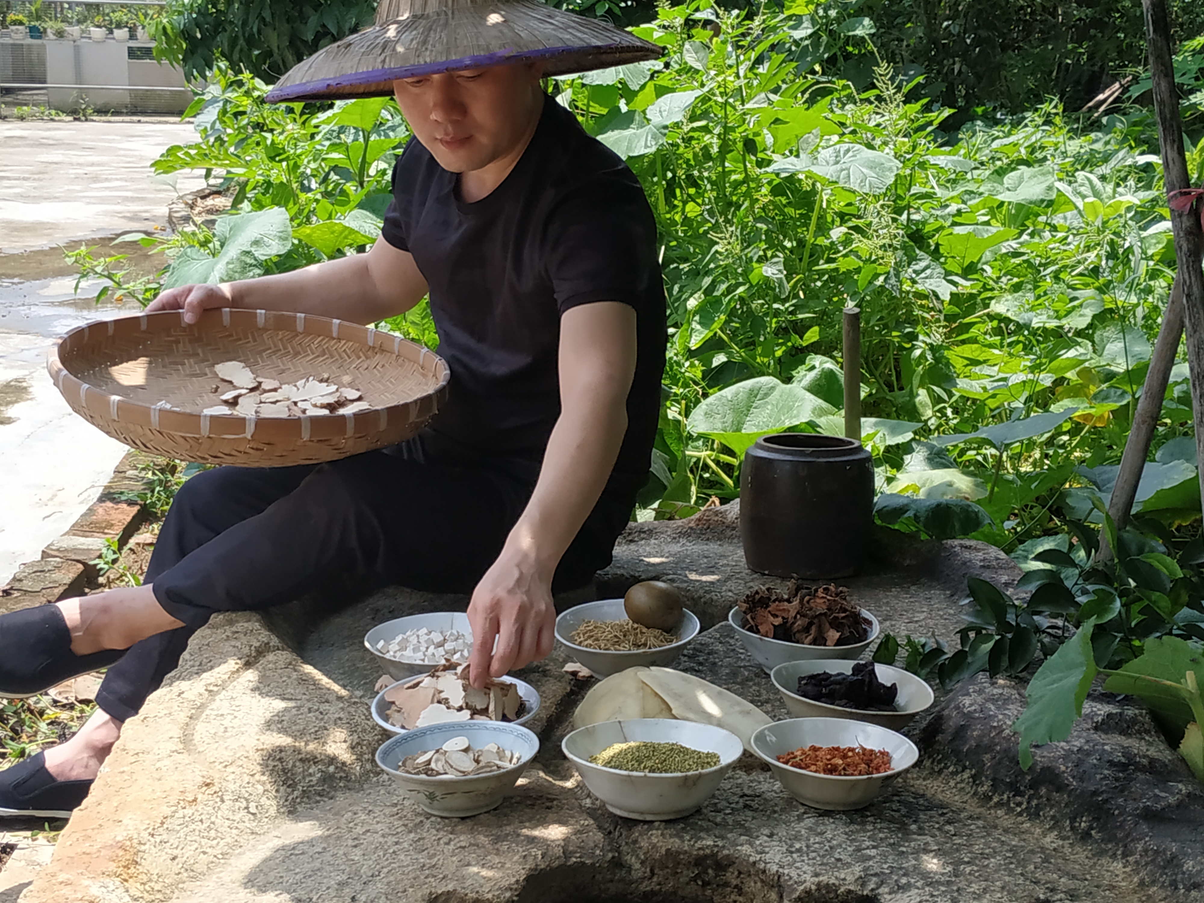 4洪玄堂龟苓膏的制作-选料.jpg