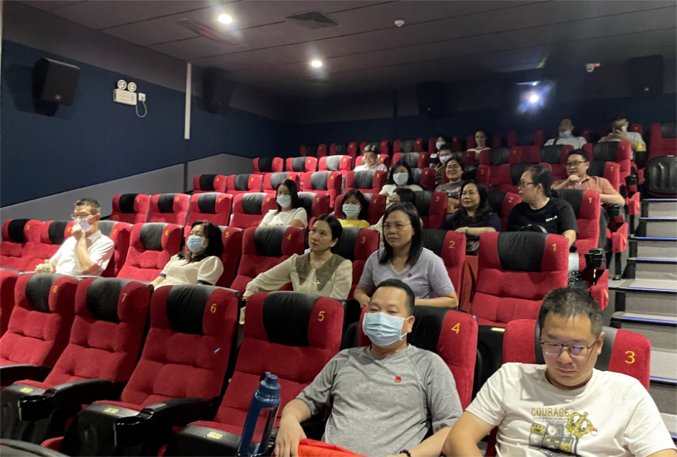  传承红色基因——亚星官网
政数局开展《暴风》观影活动_4