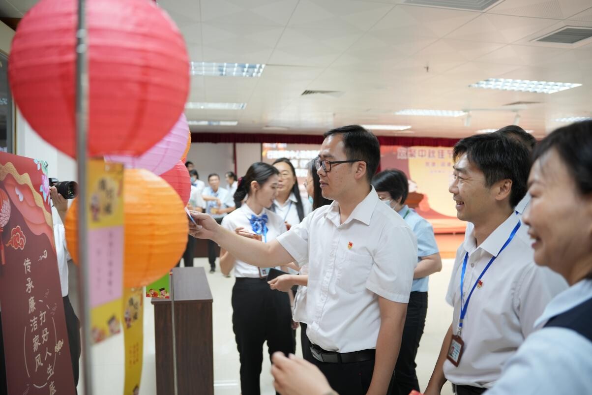 欢聚中秋佳节 政银共谱未来--亚星官网
政务服务数据管理局举办党建、团建、工会共建活动_3