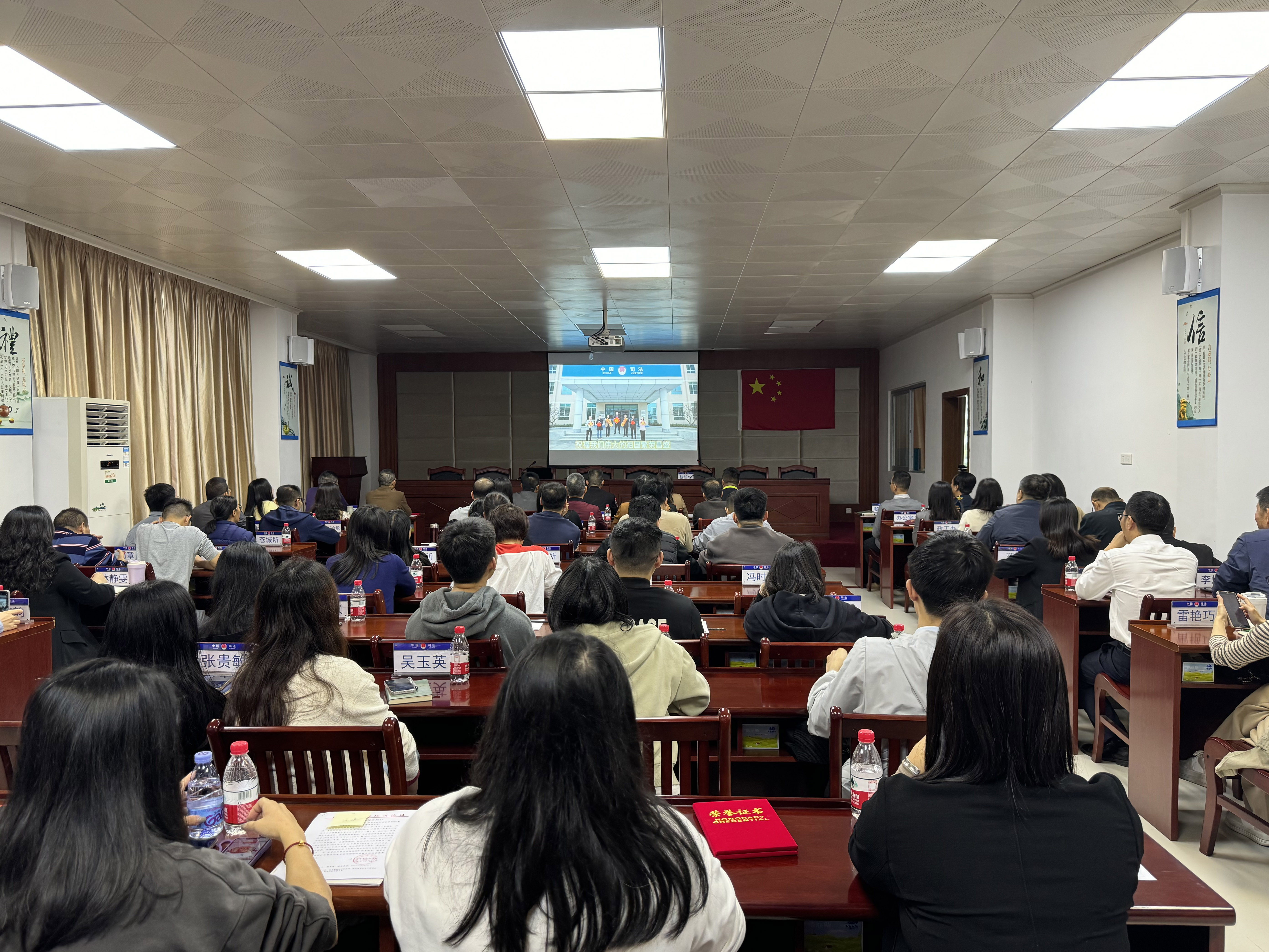 观看贺年视频《同心向党齐贺岁 龙腾鼓舞共奋进》2.JPG