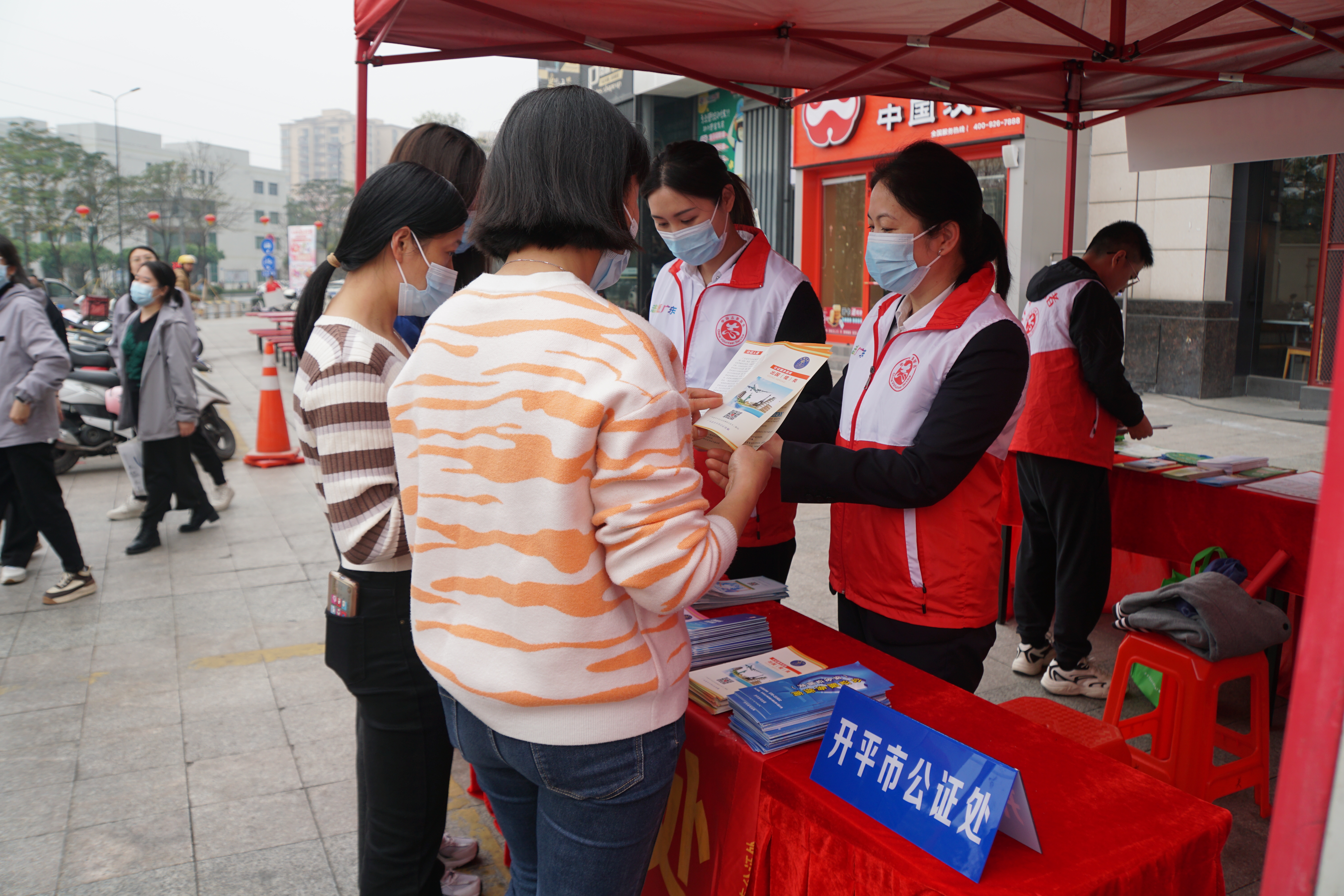 3.公证处普法照片.JPG