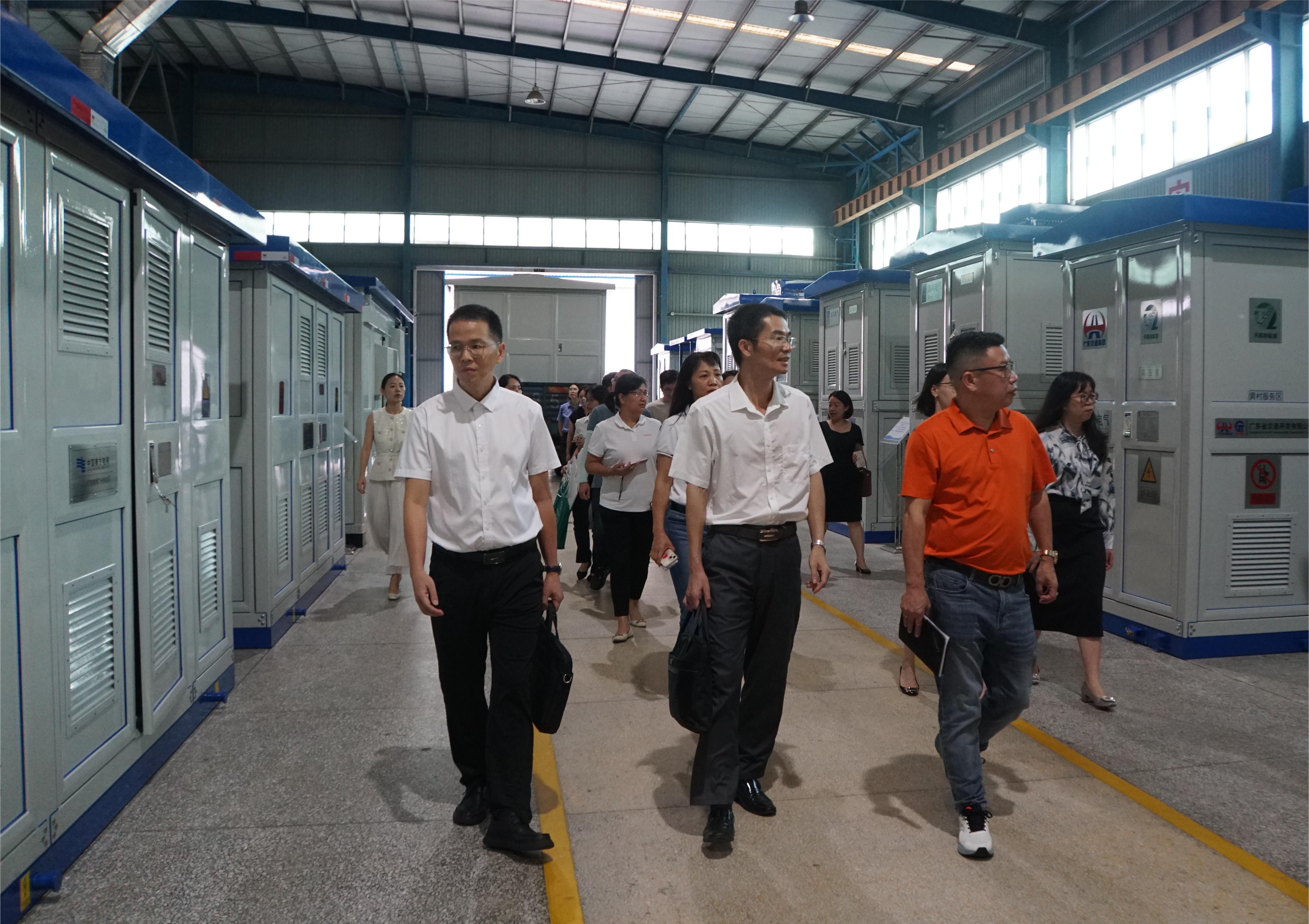 4.参观海鸿电气有限公司车间.JPG