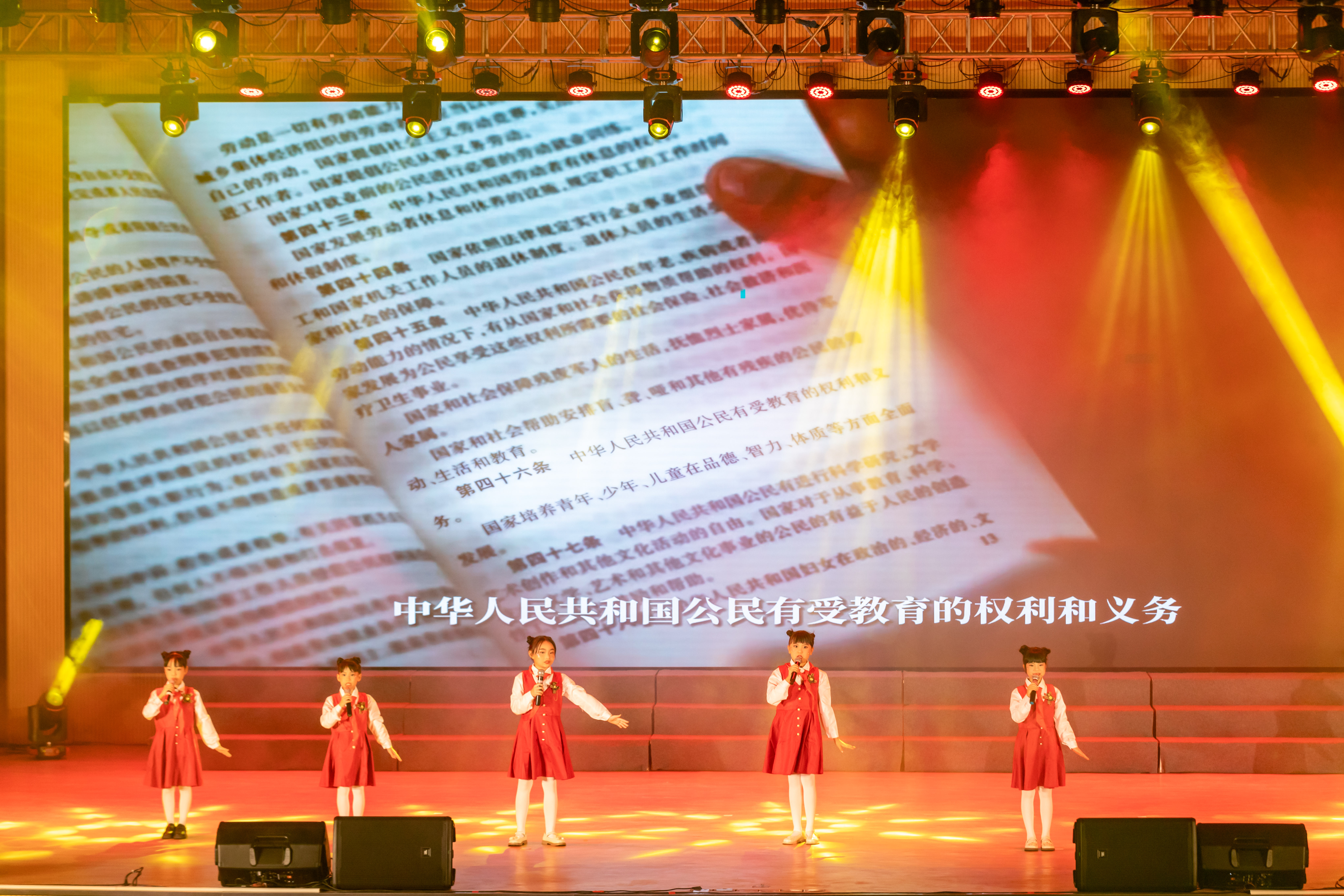 9.宪法伴我们成长.jpg