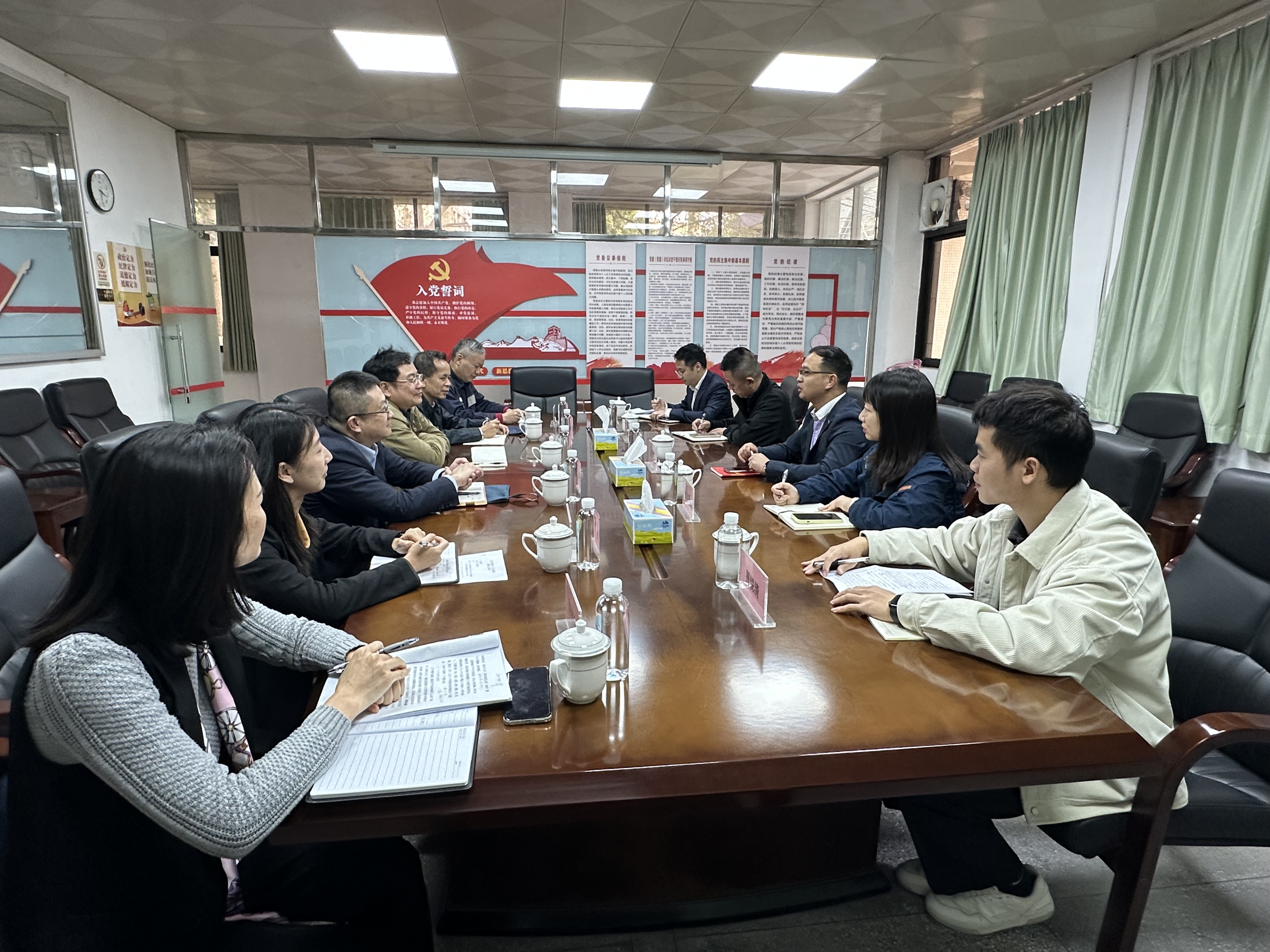 座谈会照片.jpg