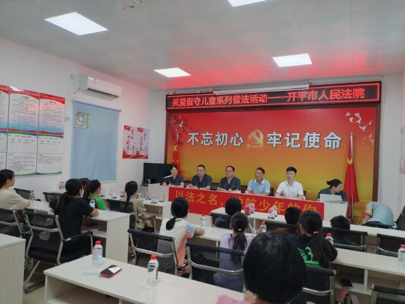 2.梁日光邀请市人民法院到红丰村开展进村普法活动.jpg