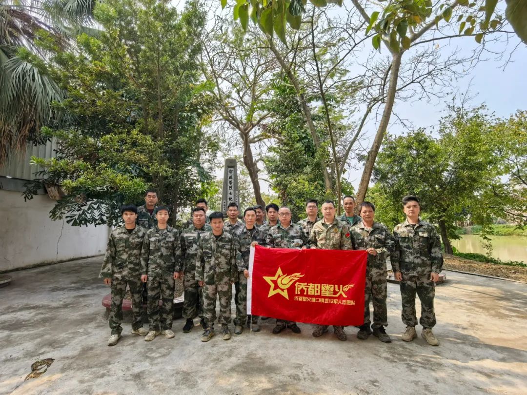 缅怀先烈砺初心 赓续血脉担使命——塘口镇开展清明祭扫谢启荣烈士纪念碑活动