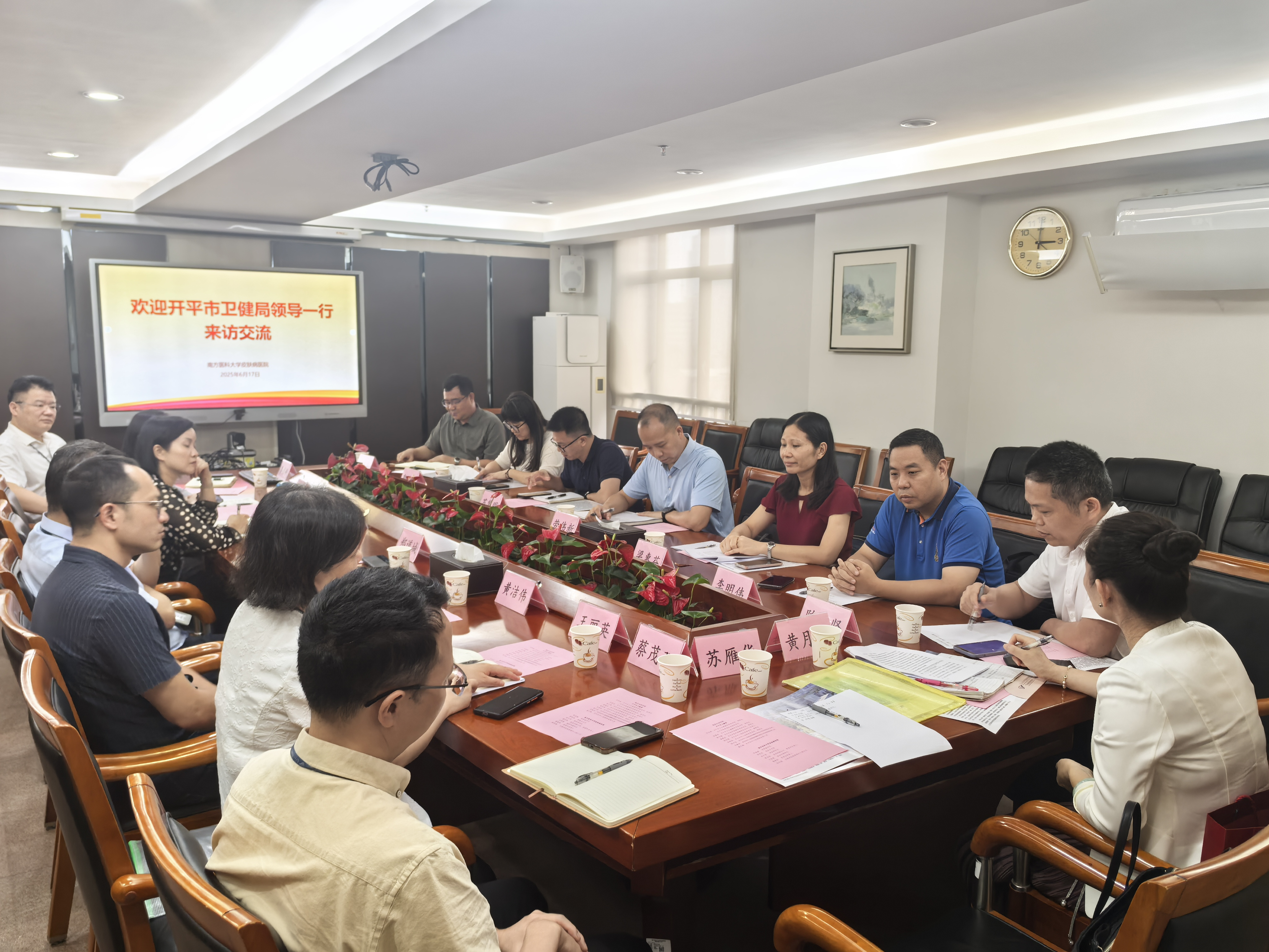 加强省级医疗资源支持县级医院发展  亚星官网
卫生健康局赴南方医科大学皮肤病医院（广东省皮肤病医院）参观学习