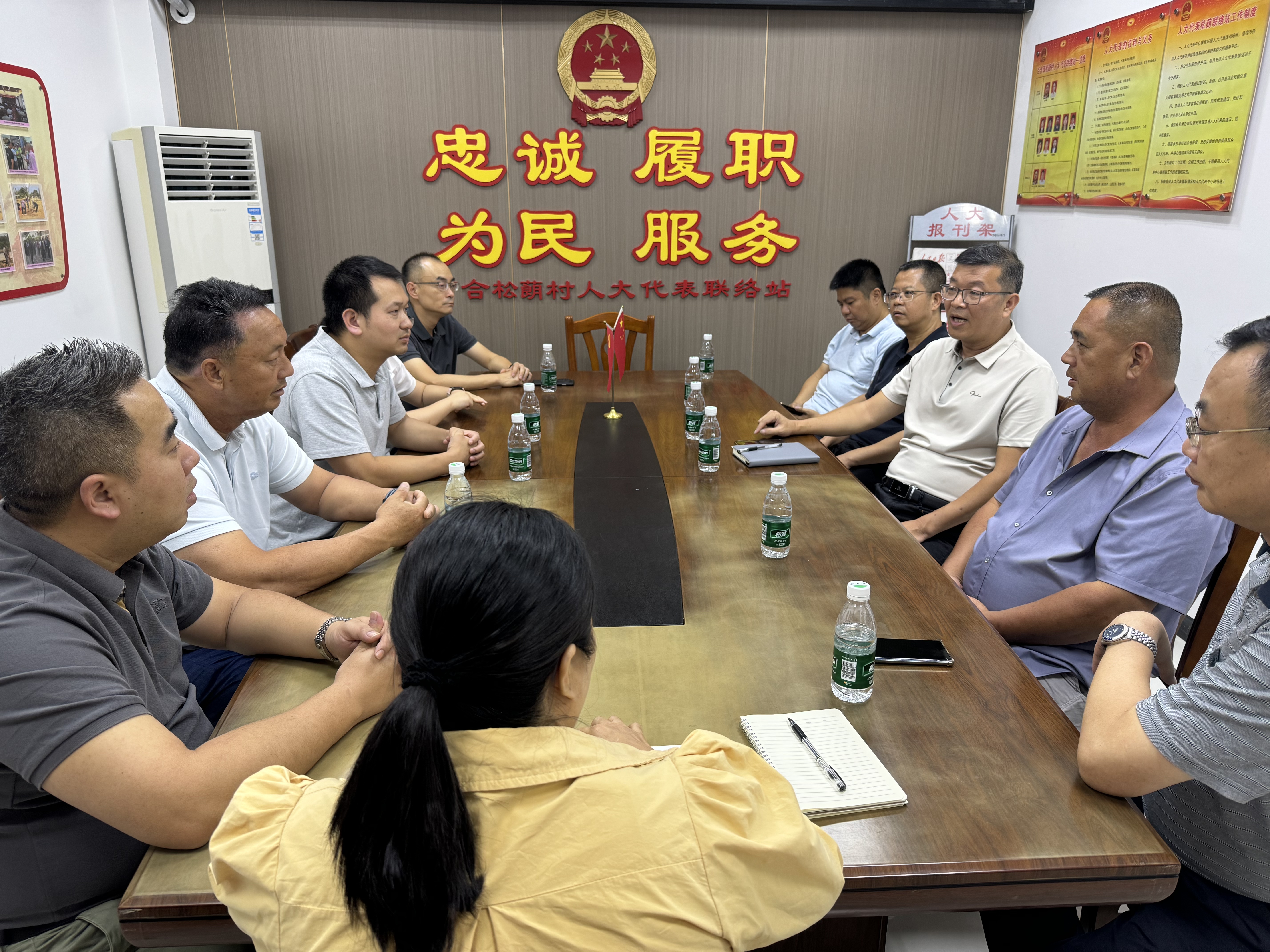亚星官网
人大常委会到百合镇走访人大代表，问计民生促发展