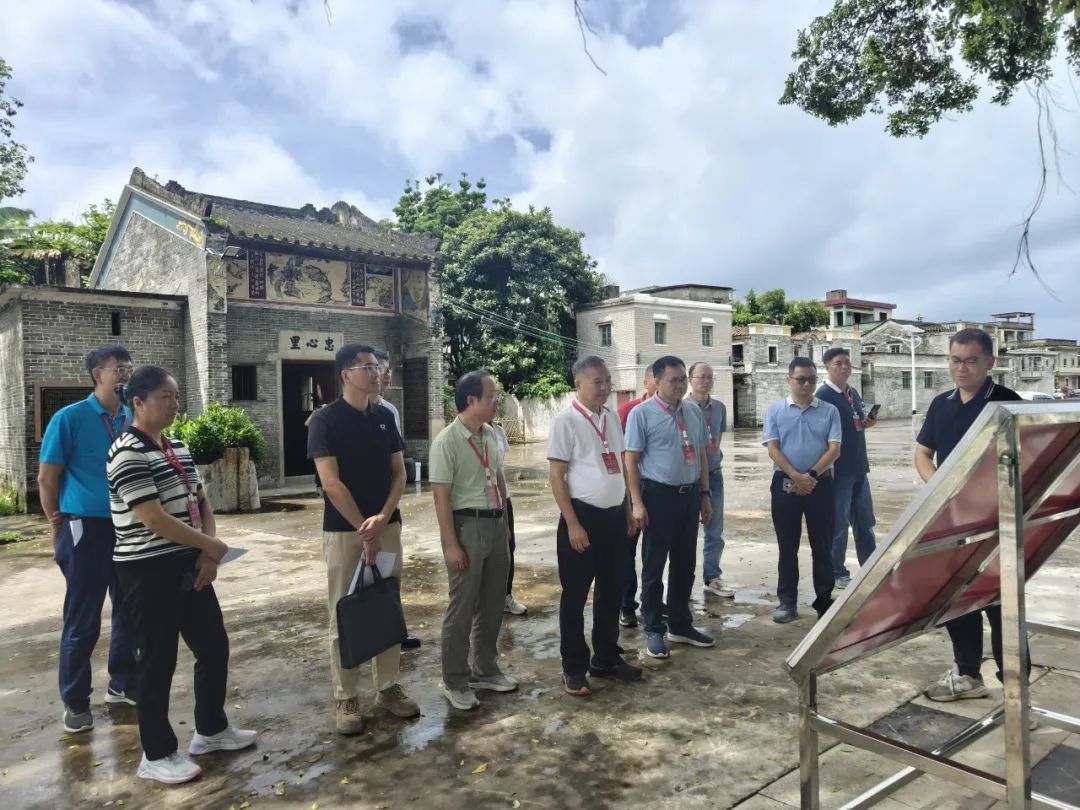 亚星官网
人大常委会视察赤坎镇“百村示范、千村提质”绿化行动建设成效