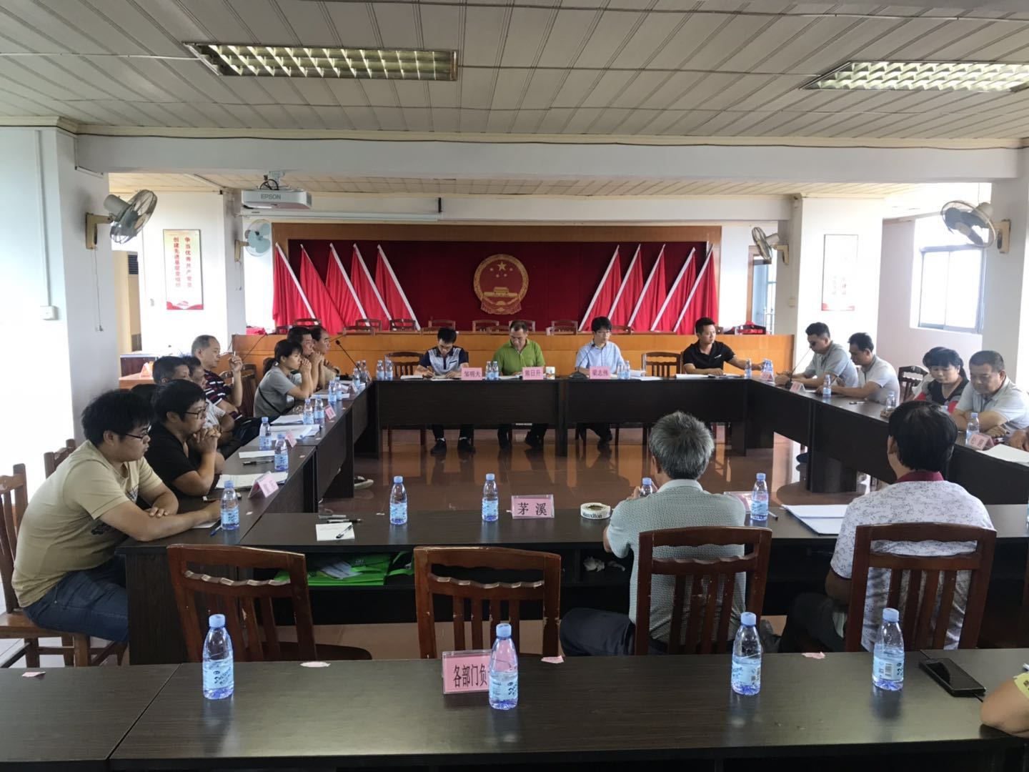 座谈会现场.jpg 座谈会现场.jpg