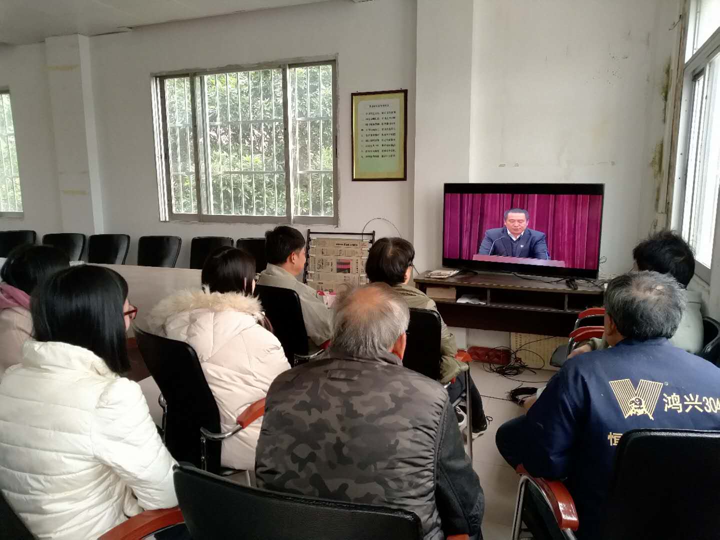 3 各村(社区)收看专题课现场.jpg