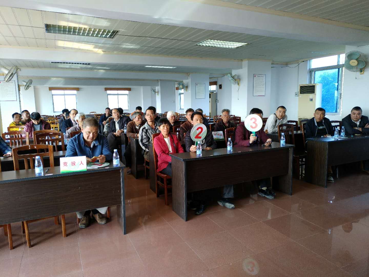 百合镇组织开展集体资产竞投观摩活动1.jpg 百合镇组织开展集体资产竞投观摩活动1.jpg