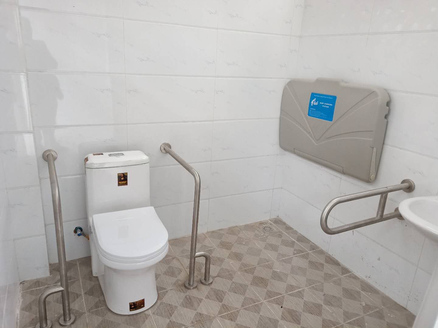 八一垺冲村公厕墙身第三卫生间.jpg 八一垺冲村公厕墙身第三卫生间.jpg