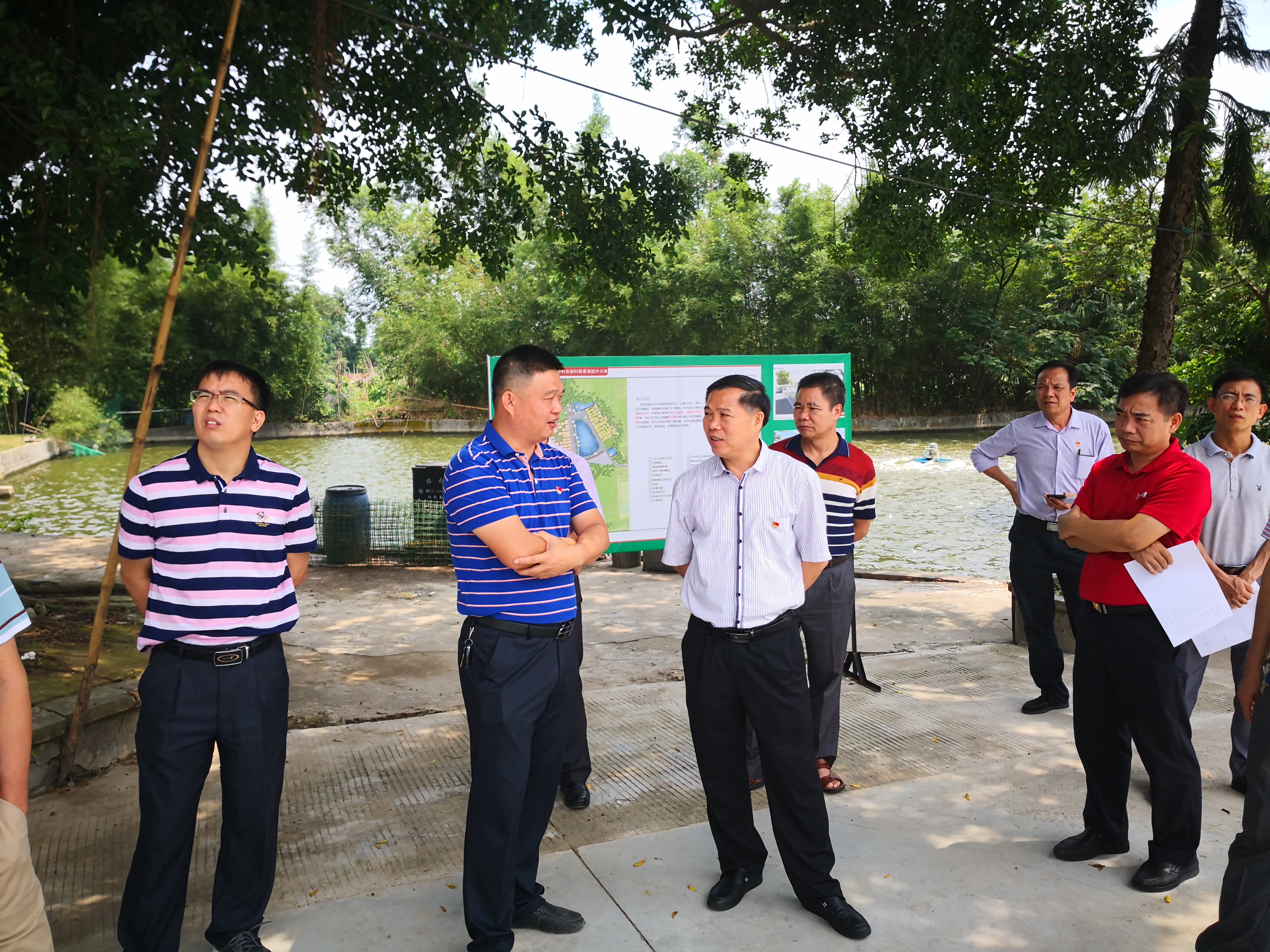 调研组到长沙街道八一埓冲村实地查看乡村振兴工作情况.jpg 调研组到长沙街道八一埓冲村实地查看乡村振兴工作情况.jpg