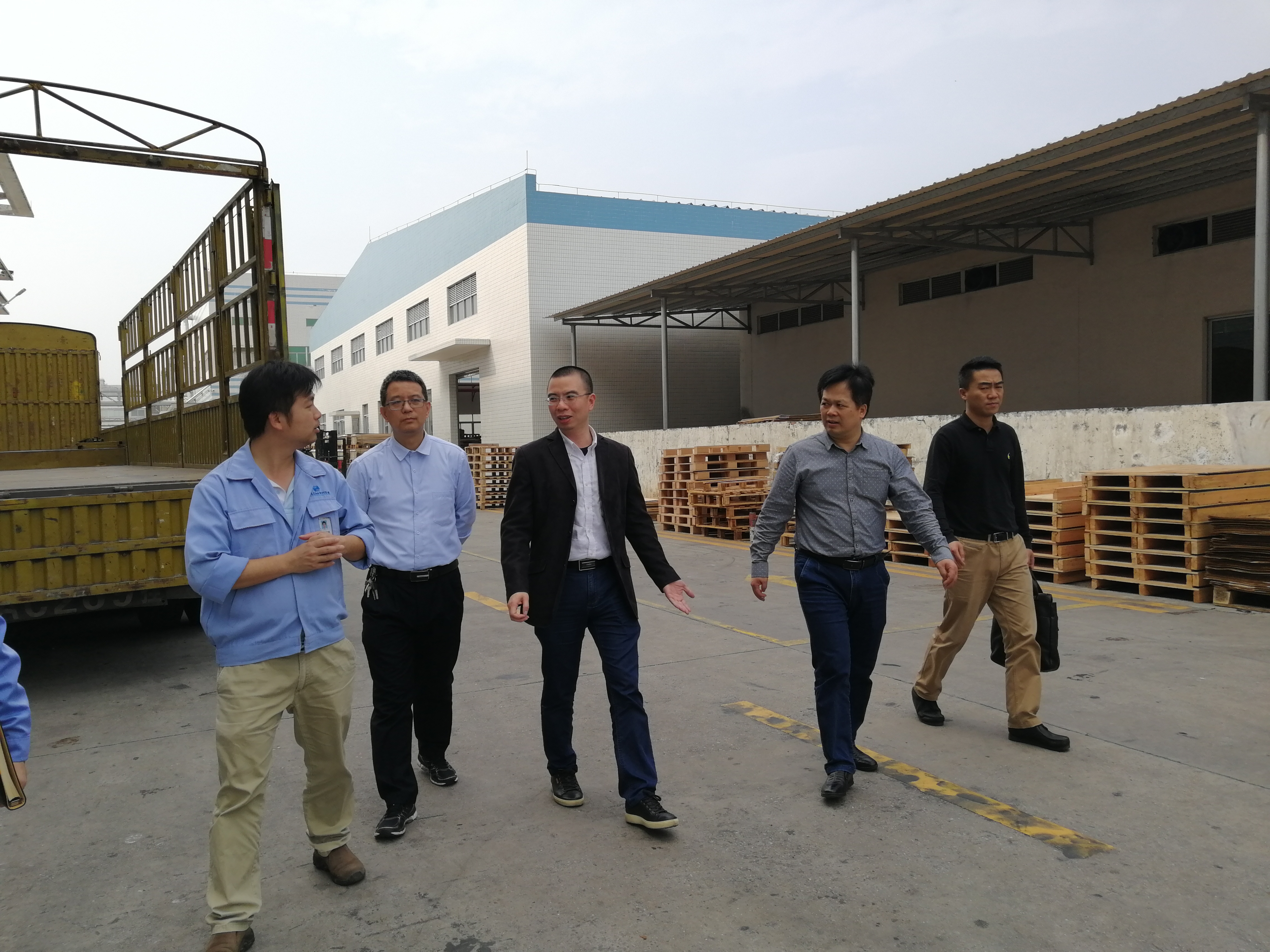 江门工信局到亚星
开展工业企业技改政策实施情况及2019年重点技改项目专题调研3.jpg