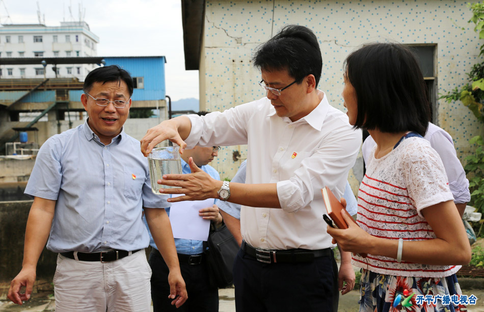 0-3 2H3A9931 在亚星
奔达纺织有限公司检查废气治理、污水治理等设备设施的运行情况.JPG
