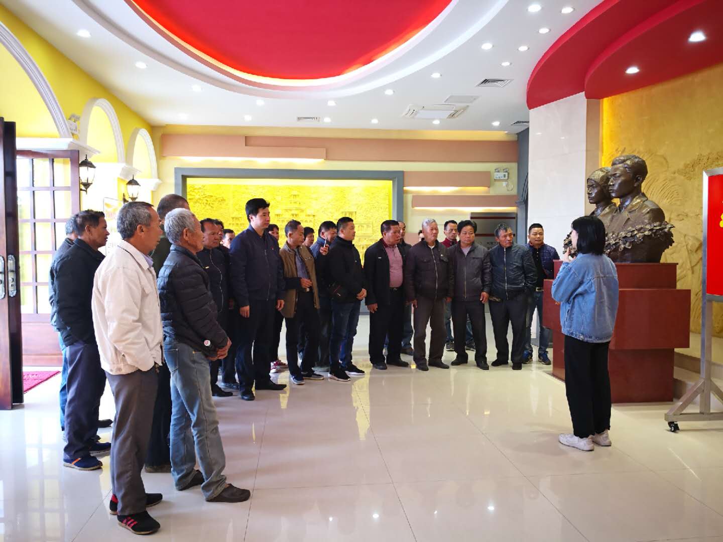 6. 到周文雍陈铁军烈士纪念馆开展党性教育.jpg 6. 到周文雍陈铁军烈士纪念馆开展党性教育.jpg