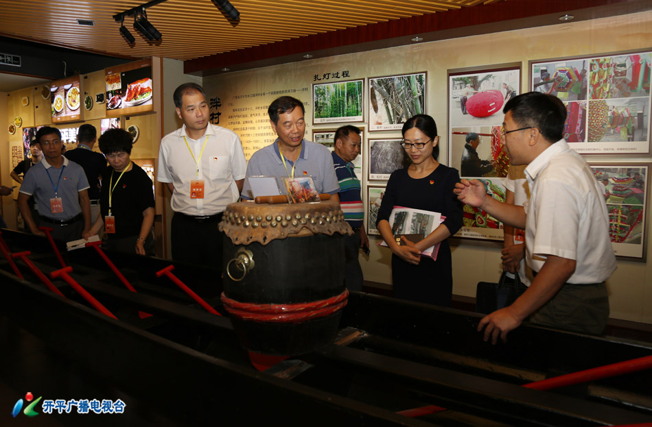 0-7 2H3A6573 - 副本 察看市文广新局了解荣获全国非物质文化遗产保护工作先进集体情况.jpg 0-7 2H3A6573 - 副本 察看市文广新局了解荣获全国非物质文化遗产保护工作先进集体情况.jpg